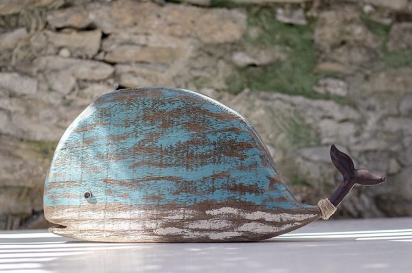 Baleine décorative en bois bleue et blanche
