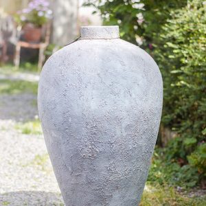 Gros vase blanc type amphore