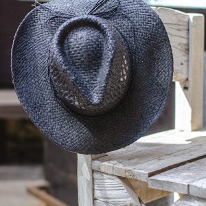 Chapeau noir panama en paille