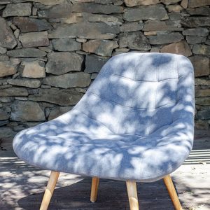 Fauteuil gris confort tissus et bois