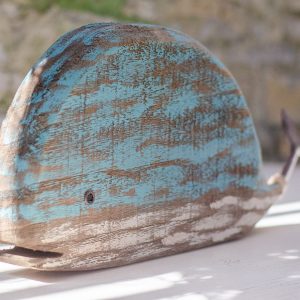 Baleine décorative en bois bleue et blanche