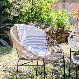 Chaise de jardin beige en métal