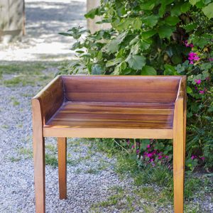 Chaise en bois carrée