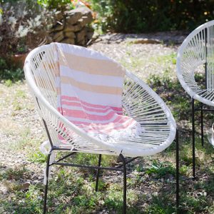 Chaise de salon de jardin blanche en métal