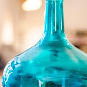 Bouteille bleue en verre recyclé