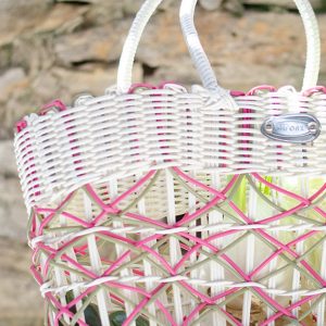 Panier à légumes blanc, rose et gris