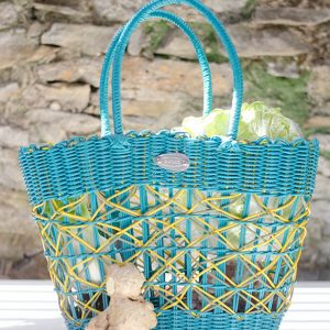 Panier à légumes bleu et jaune