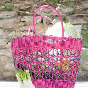 Panier à légumes rose, bleu et gris