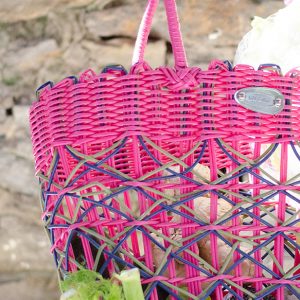 Panier à légumes rose, bleu et gris