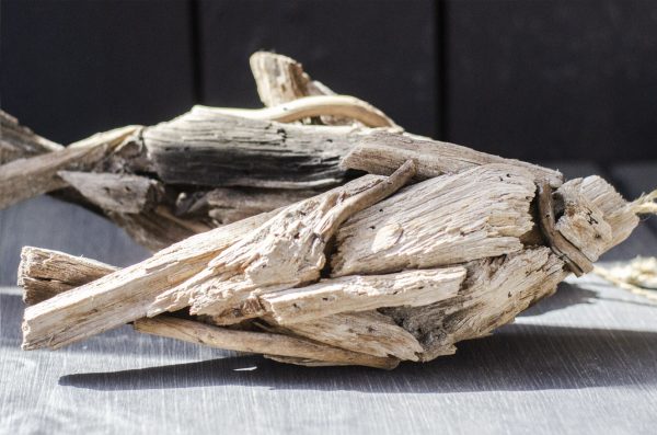 Petit poisson en bois flotté décoratif