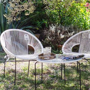 Table de jardin blanche en métal