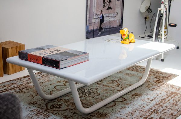 Table basse en fer laqué blanche vintage