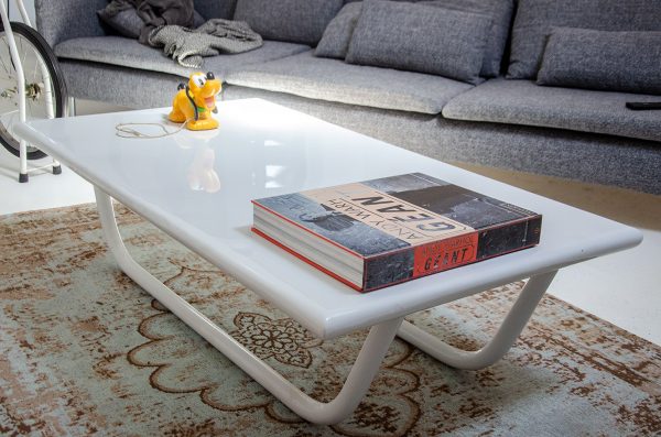 Table basse en fer laqué blanche vintage