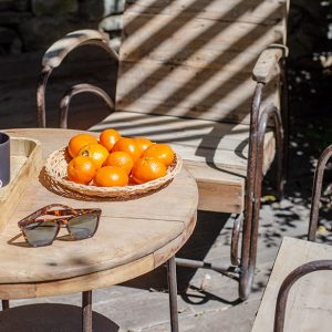 Table de salon de jardin en bois et métal