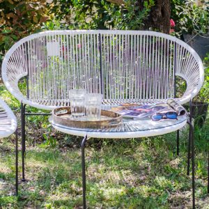 Banc et table de salon de jardin blanc en métal