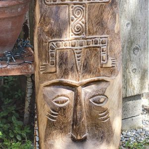 Totem décoratif en bois
