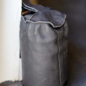 Cale porte en cuir noir vintage