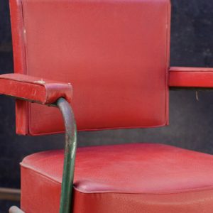 Fauteuil rouge vintage en cuir et métal