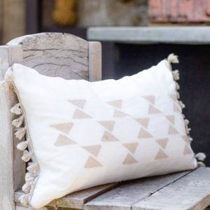 Coussin et taie blanche ethnique