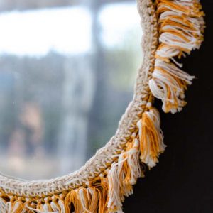 Petit miroir orange rond à franges