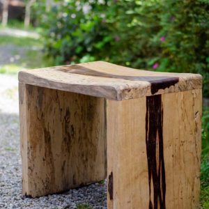 Tabouret en bois brut