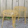 Tabouret en métal jaune