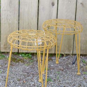 Tabouret en métal jaune