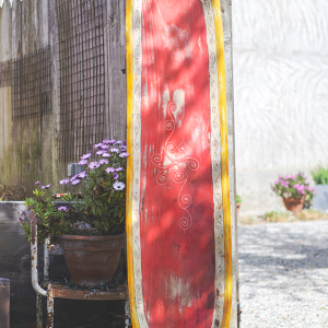 Plateau/Planche de surf décorative jaune et rouge