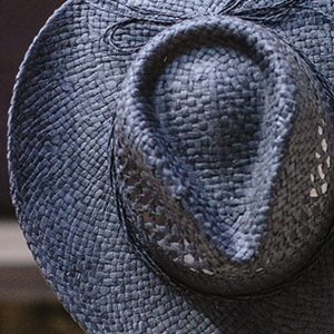 Chapeau noir panama en paille
