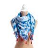 Foulard bleu à pompons rouges
