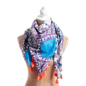 Foulard à motifs bleus et violets
